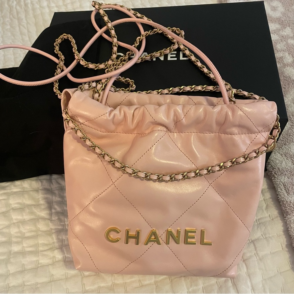 BRAND NEW CHANEL 22 MINI HANDBAG LIGHT PINK